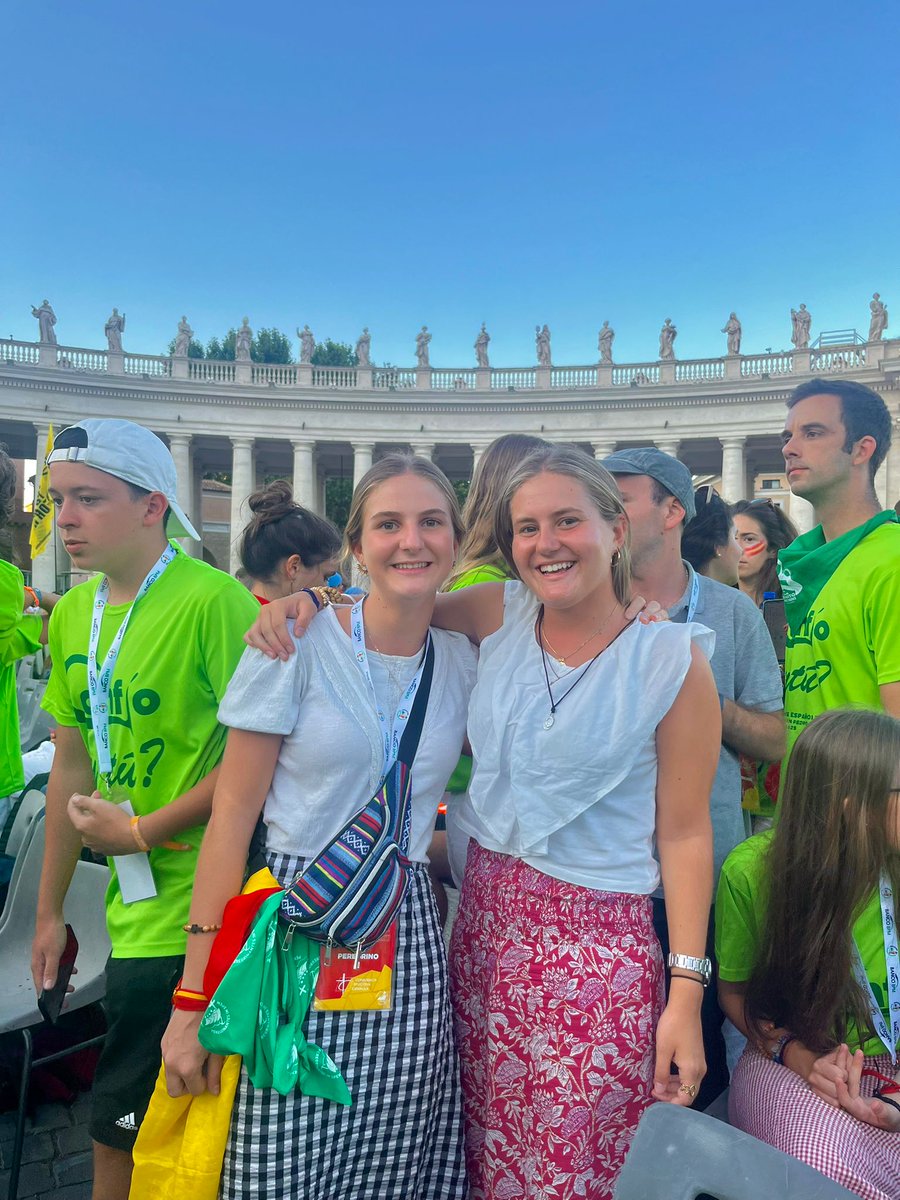Pablo Fernández (@santaleonor13) on Twitter photo Con motivo #JubileodelosJóvenes2025
#Jubileo2025
mis hijas Berta y Blanca hicieron de embajadoras de la familia.
Se encontraron en Roma a pesar de tantos jóvenes <a href="/Archisevilla1/">Archidiócesis de Sevilla</a>
Como también es año jubilar de las Hermanas de la Cruz, Berta hizo lo imposible por ver a su tía Con motivo #JubileodelosJóvenes2025
#Jubileo2025
mis hijas Berta y Blanca hicieron de embajadoras de la familia.
Se encontraron en Roma a pesar de tantos jóvenes <a href="/Archisevilla1/">Archidiócesis de Sevilla</a>
Como también es año jubilar de las Hermanas de la Cruz, Berta hizo lo imposible por ver a su tía