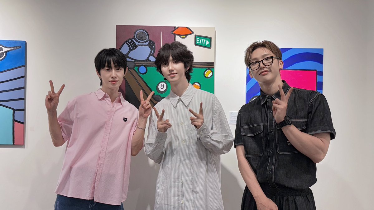 [📷] 

로작가님의 다섯 번째 전시 UNSEEN을 만나고 왔습니다🛸!! 작품을 보고 오니까 라방에서 그린 그림이 떠오르네요... 선생님 그림 완성을 부탁드려도 괜찮을까요? ㅎㅎ
우리 로다의 전시는 8월 31일까지 하니까 시간 되실 때 꼭 보러 오세요🌱💚

#UNSEEN #Gallery_de_Roda
#몬트 #MONT #나라찬