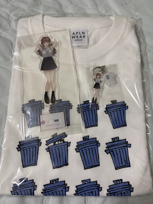 おしゃれなTシャツとかわいいアクスタが届きました #ちえったー