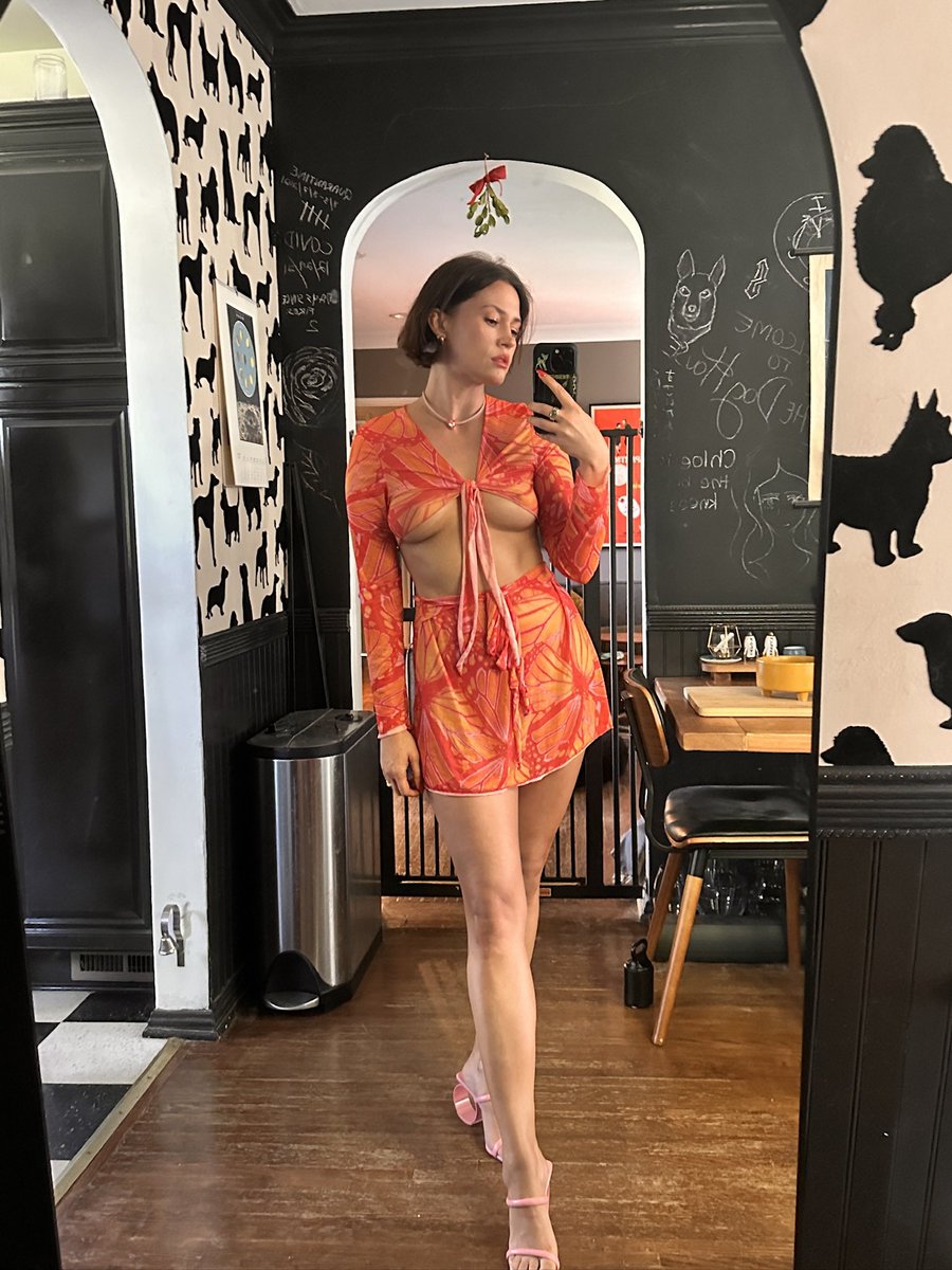 Whitney Moore tweet media