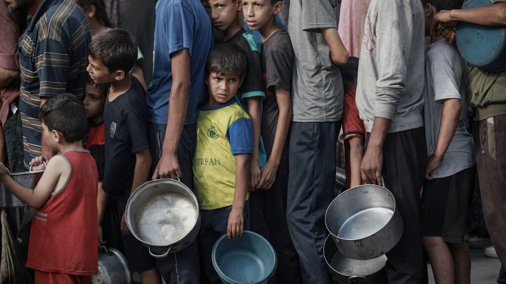 Pillages, tueries, famine, "chaos général"... Comment l'aide humanitaire est devenue une arme de la guerre entre Israël et le Hamas l.bfmtv.com/L80D