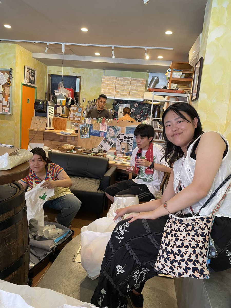 【🏮本日は🏮】
#劇団しようよ が仙川のお祭り、#せんがわおらほ祭 に「みたらしドッグ」屋さんとして参加します！

いまみんなで準備をしています🐕

みたらしドッグ？🐕
とはみたらし団子をアメリアンドッグ的にあげたおかしです
POSTO前にて17時ごろから販売！

よろしくお願いします

🐕🍡🐕🍡🐕