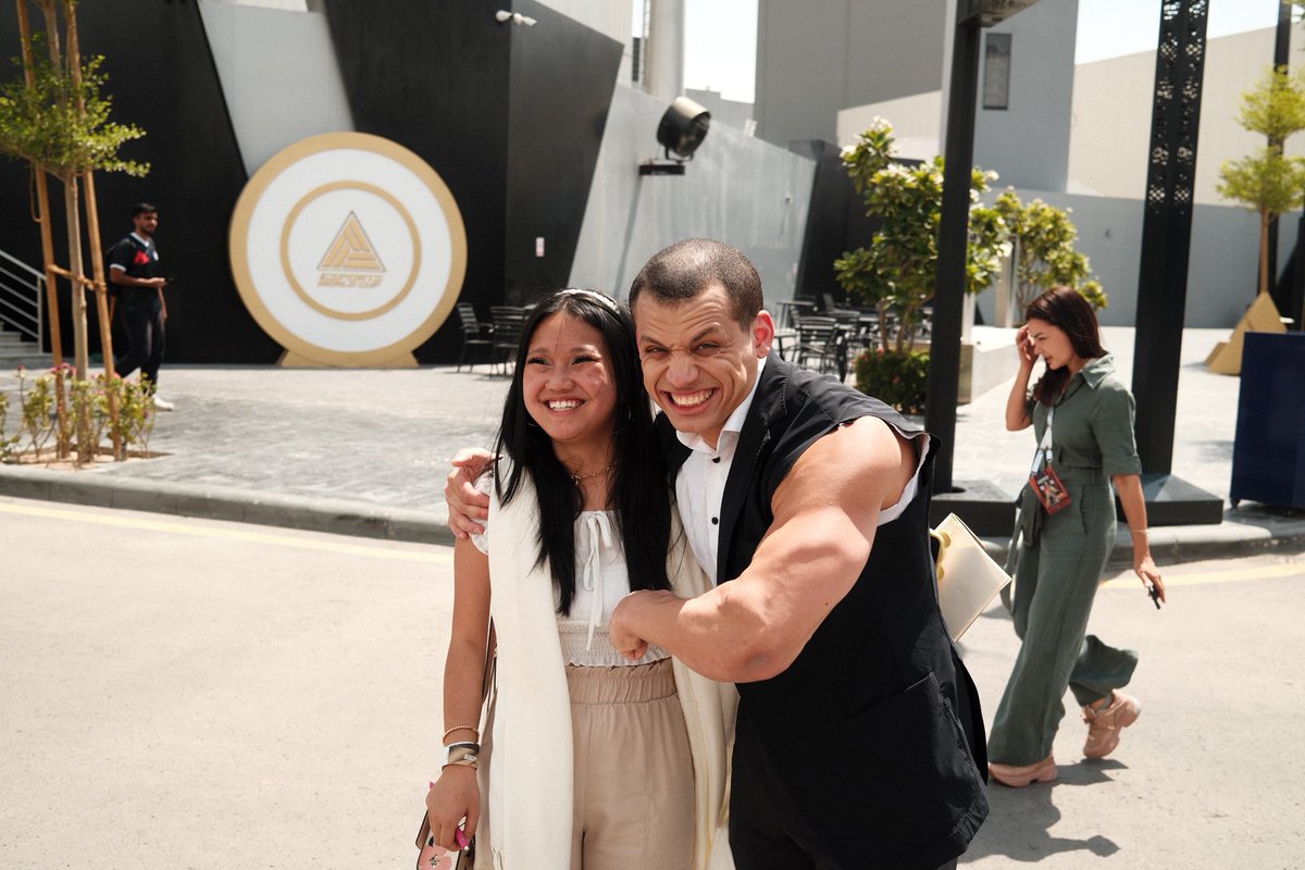 cadycooleyy's tweet photo. Gen.G Superfan meets T1 at EWC and gets clocked
#EsportsWorldCup #Tyler1 #GENGWIN https://t.co/F70OIm0RYX