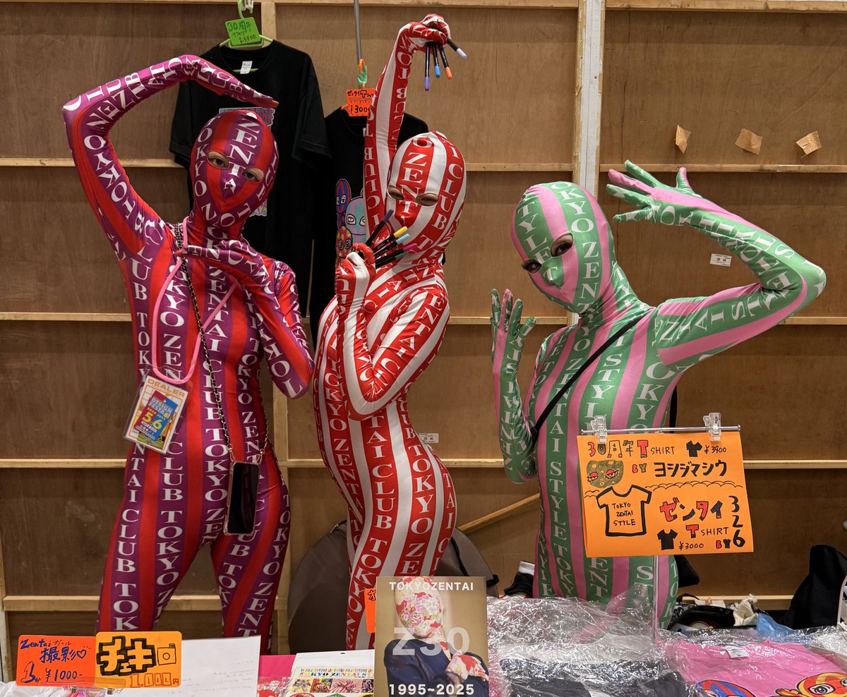 フェチフェス新会場、1階にブースあります。立体バキューム体験をはじめオリジナルグッズの当たるガラガラくじやゼンタイガールとのチェキなどなど。