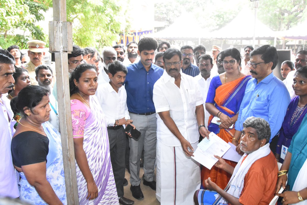 Avadi_Nasar's tweet image. இன்று (02/08/2025) காலை 10:00 மணி அளவில்,

மாண்புமிகு தமிழ்நாடு முதலமைச்சர், கழகத் தலைவர் அண்ணண் திரு மு க ஸ்டாலின் அவர்கள் இன்று காணொளி வாயிலாக தமிழ்நாட்டின் 38 மாவட்டங்களிலும் துவக்கி வைத்த  நலம் காக்கும் ஸ்டாலின் என்ற மாபெரும் மருத்துவ திட்டத்தை, 

மாண்புமிகு தமிழக முதல்வர்…