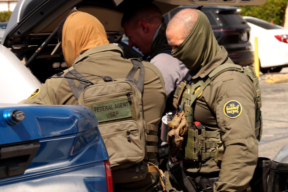 latimes's tweet image. 9th Circuit keeps freeze on Southern California ICE patrols latimes.com/california/sto…