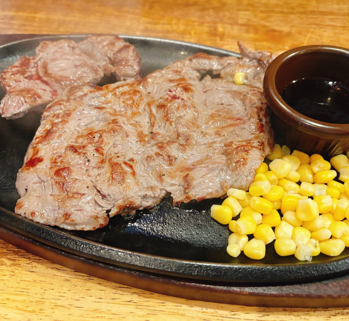 joint761's tweet image. 本日のランチ
暑い日にはがっつりステーキ！久しぶりのステーキうまかよね〜🥩😋
#すてーき亭 #トップサイドステーキ #240g #武蔵村山店 
#肉ランチ