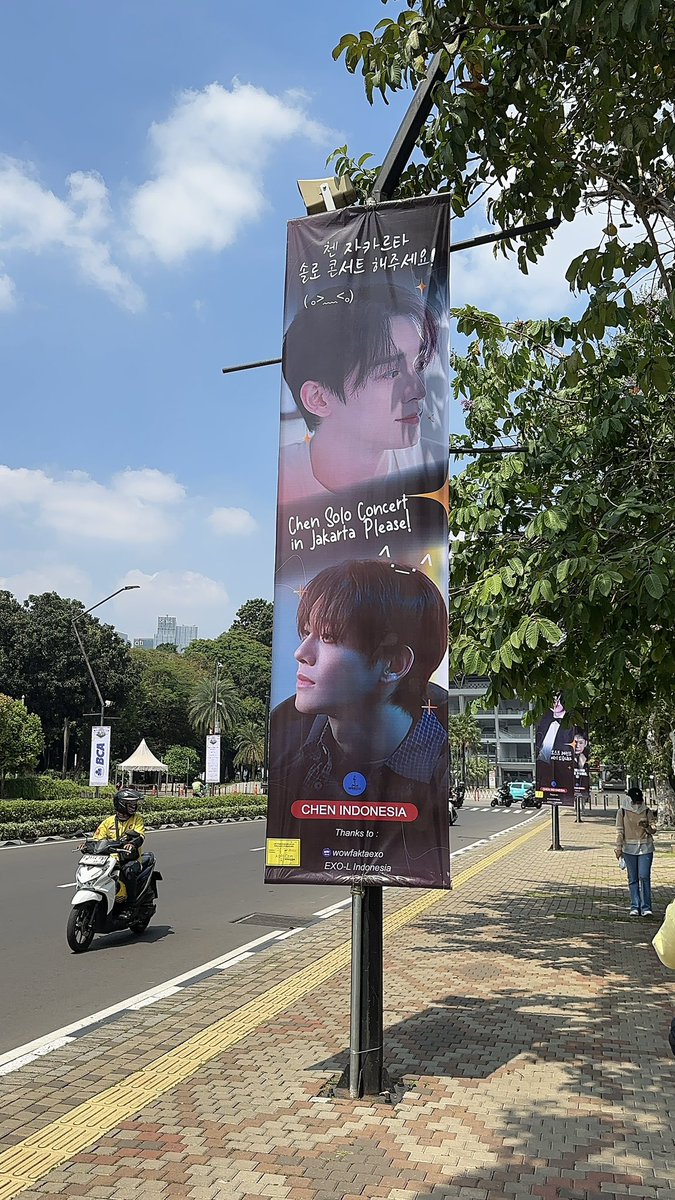 📢 [FAN PROJECT - STREET BANNER]

4 street banner dari Chen Indonesia sudah terpasang di sekitar venue ya!

📍 Dekat gate masuk
✨ Jangan lupa foto yaa~
📸 Tag kami di X &amp; IG ChenIndonesia

#CHEN #첸 #김종대 #YellowOceanForChen #CHEN_KOSTCONJKT #KOSTCONJAKARTA <a href="/CHEN_INB100/">CHEN_official</a>