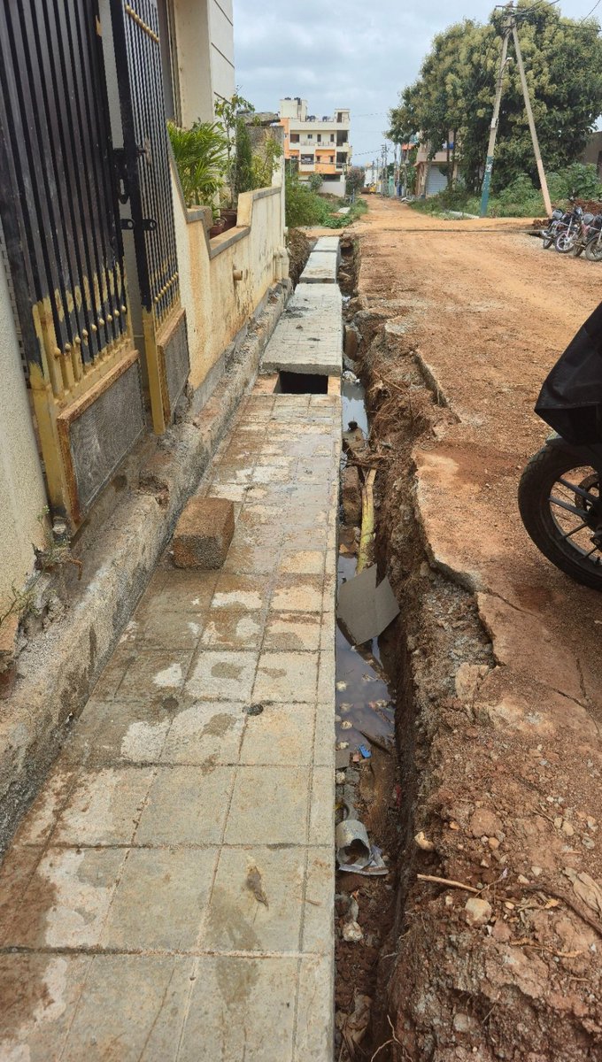 0Ed_win6's tweet photo. @BBMPofficial @siddaramaiah   Why are property owners being asked to fix the damages and build the ramp on our own? Isn't this supposed to be provided by the Govt itself when they are trying to improve the basic infrastructure? Location:560089 https://t.co/25TVfuJK5c