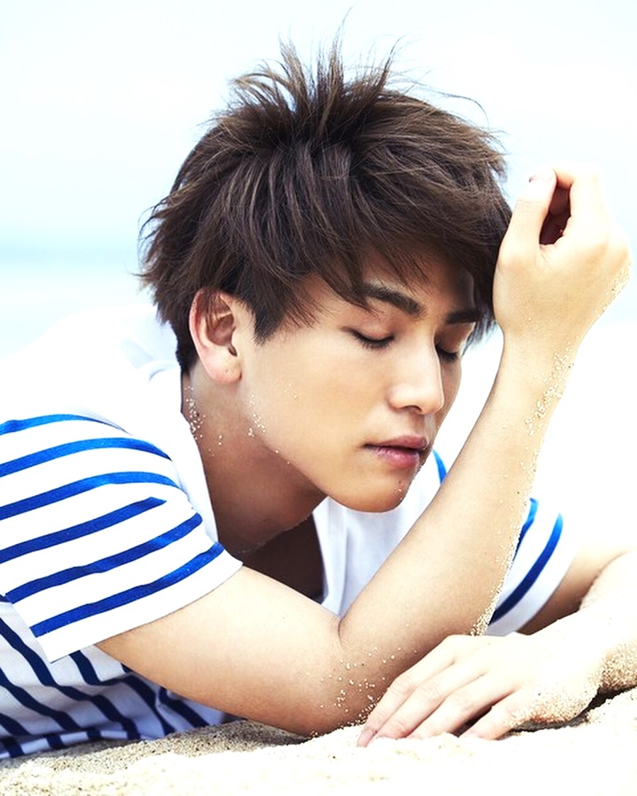 🌞 暑中お見舞い申し上げます！

      猛暑の中、剛典さまは撮影の毎日ですが

　  今日は沖縄で少し気分転換出来たでしょうか！

　  皆さんもどうかお体ご自愛下さいませ💕