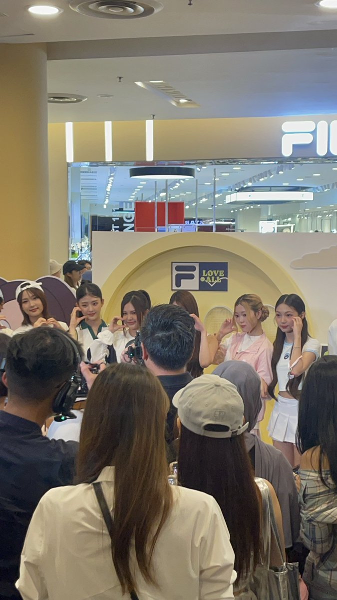 beomjunie__'s tweet photo. sumpah dorang sume cantek2๐ญ๐ซถ๐ปโจ
#KIIRASinMY #KIIRASinKL
#KIIRAS #ํค๋ผ์ค #LINGLING
#FILAxKIIRAS #KIIRASinKL #KIIRASinSunway https://t.co/VLTg2TL4ds