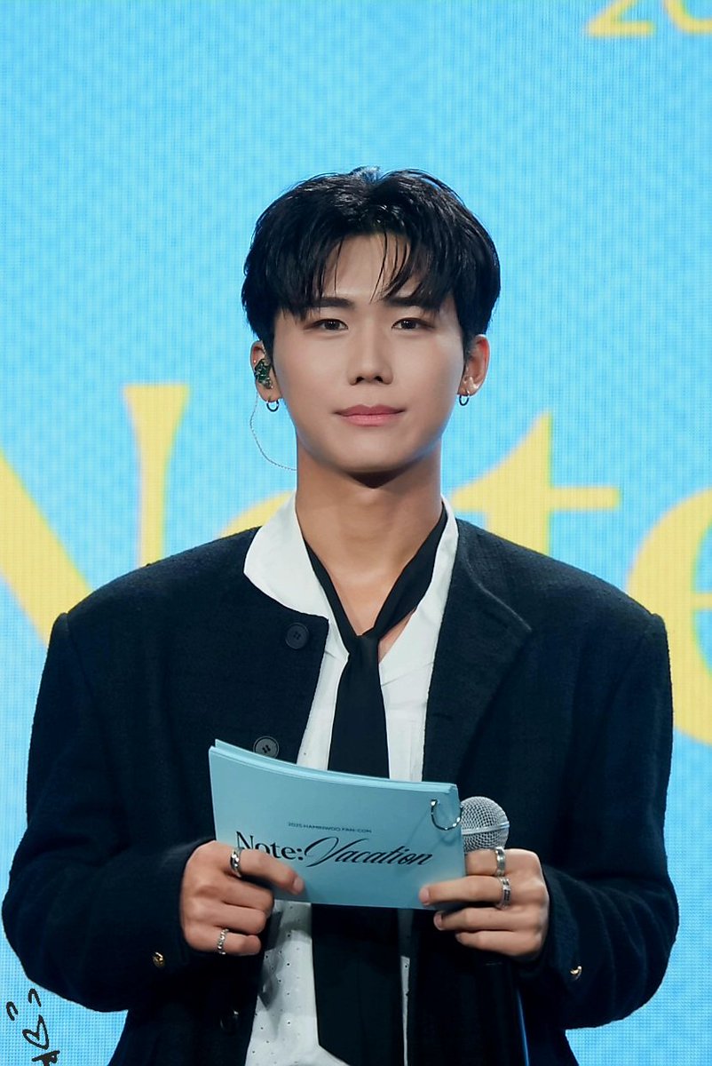 250802 2025 HAMINWOO FAN-CON [NOTE : VACATION] 2부 스페셜MC 종형🐻 플뷰
저화질의 종형이🐻

종형이가 너무 미남이야.....