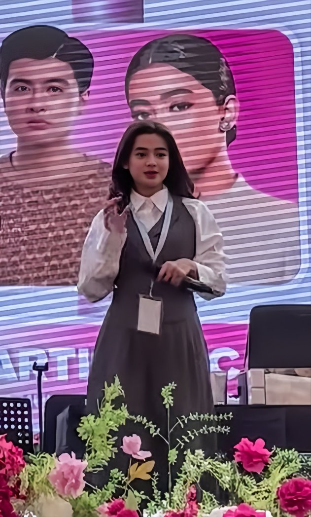 discevery's tweet image. it should illegal for someone to be this pretty