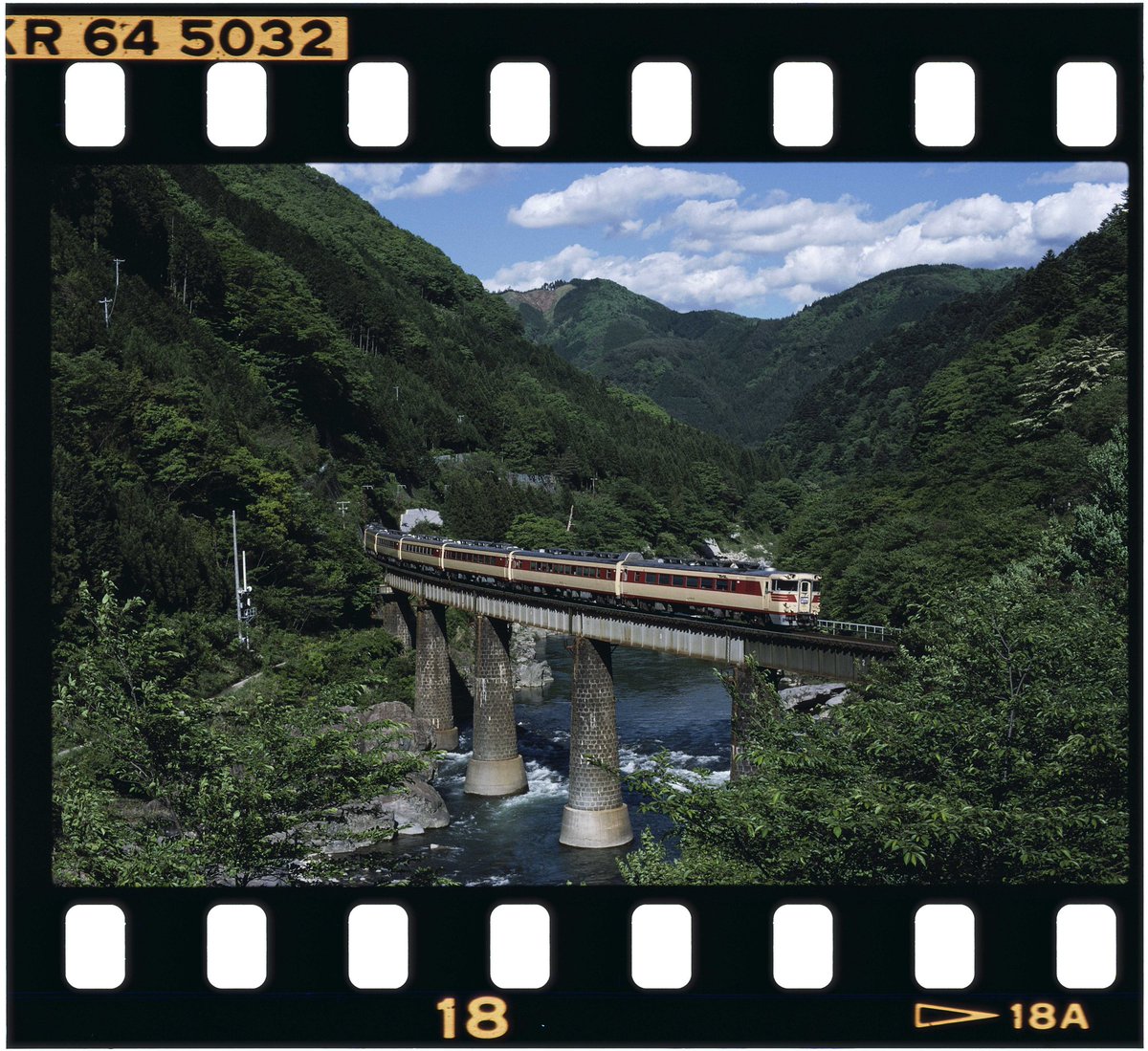 teinentetsu's tweet image. #キハ82の日
新製から60年超、引退から30年超。それなりの機材とフィルムで撮影できたのは、80年代後半から90年代初頭にかけての最晩年期だった。（再掲）