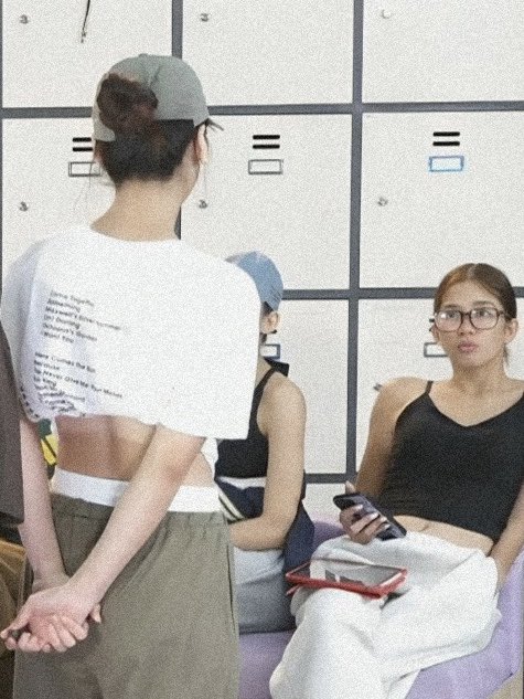 fierymikha's tweet photo. solid ng tan line ni mikha sa likod 😭 https://t.co/gMa2XIVTPl