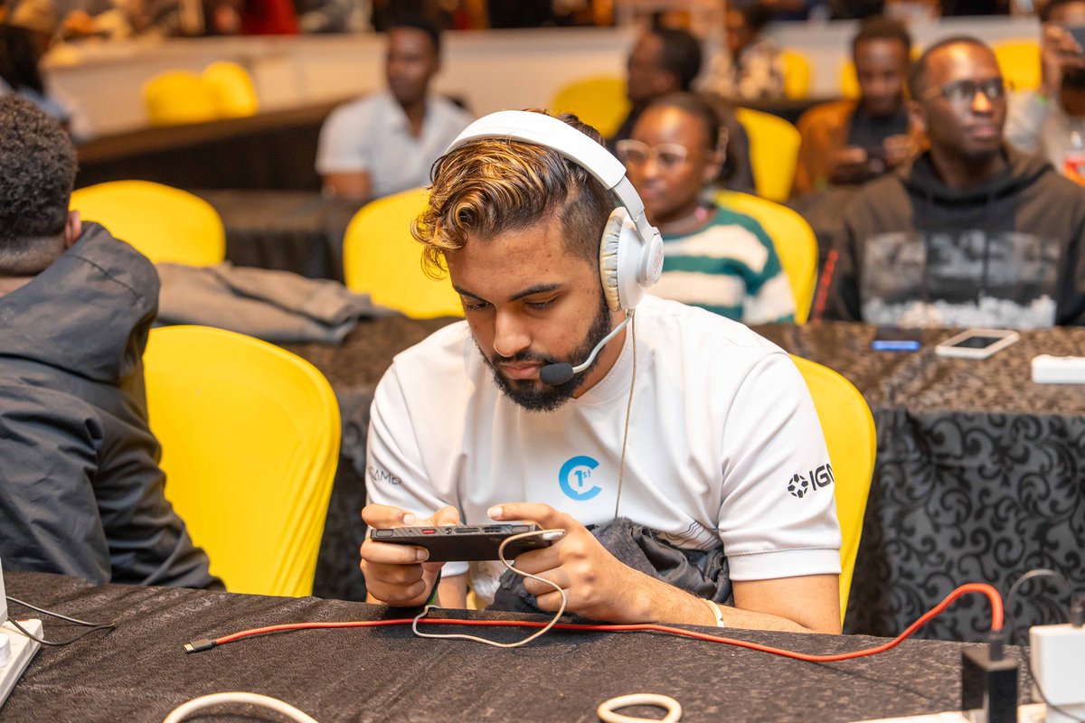 Call of Duty mobile players thrive on chaos, pushing hard and fast to overwhelm their opponents. Betika Esports Showdown players with the battlefield as their playground. 🔥 #BetikaEsportsShowdown