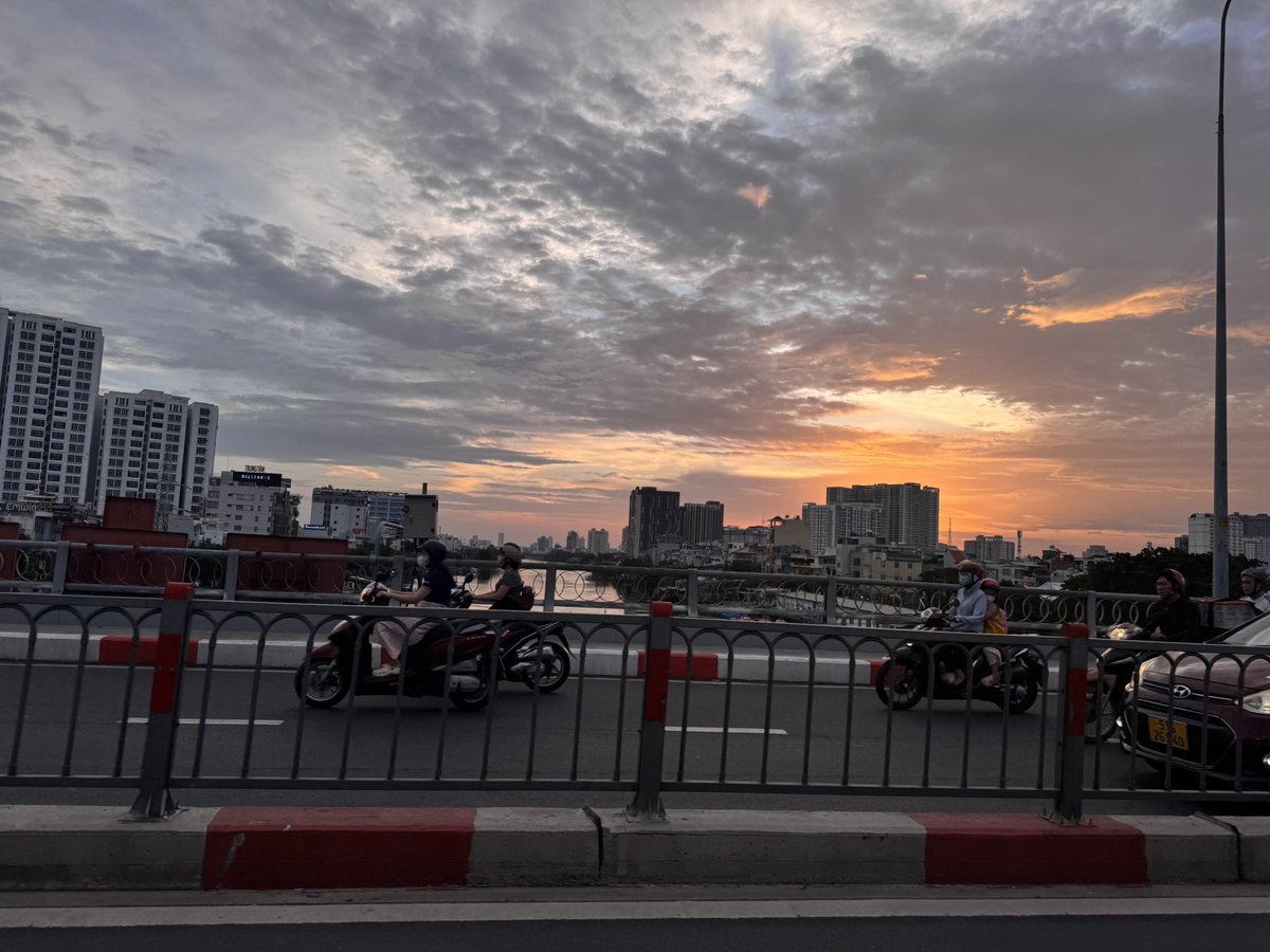 Elisa Le ✨Auralis ✨🖤🩵 🩷✨🐋🌌🇻🇳(REST) tweet media