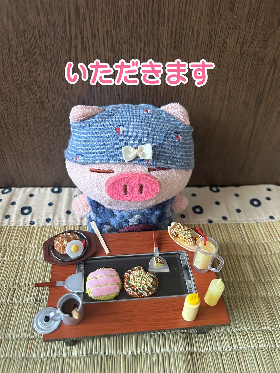 osafWikmbb5VVnK's tweet image. 【ぱんつの日】

あめぱんです🐽
本部のとんきちから
ぱんつの日だって教えてもらったよ🐽

毎日暑くて夏バテ気味の　
でぶたたちゃんを元気づけるために
たこ焼きとお好み焼きを作ったよ🐽

たくさん作ったからみんなも食べてね🐽

#ぶたた 
#ぱんてー団