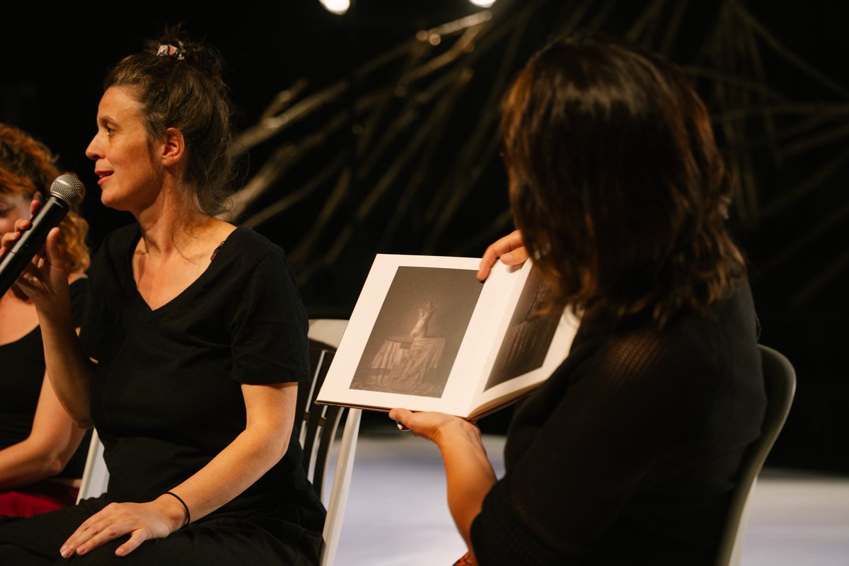 Dansàneu (@dansaneu) on Twitter photo ✨ La peça, de pau inquietant, pren el títol de l'última sèrie de fotografies de Toni Catany <a href="/FTCatany/">Fundació Toni Catany</a>.
🗣️ En acabar l'espectacle l'equip va oferir un col·loqui guiat per la directora del Dansàneu, <a href="/MtnzRibotRut/">Rut Martínez Ribot</a>.
📸@rutssole #Dansàneu25 ✨ La peça, de pau inquietant, pren el títol de l'última sèrie de fotografies de Toni Catany <a href="/FTCatany/">Fundació Toni Catany</a>.
🗣️ En acabar l'espectacle l'equip va oferir un col·loqui guiat per la directora del Dansàneu, <a href="/MtnzRibotRut/">Rut Martínez Ribot</a>.
📸@rutssole #Dansàneu25