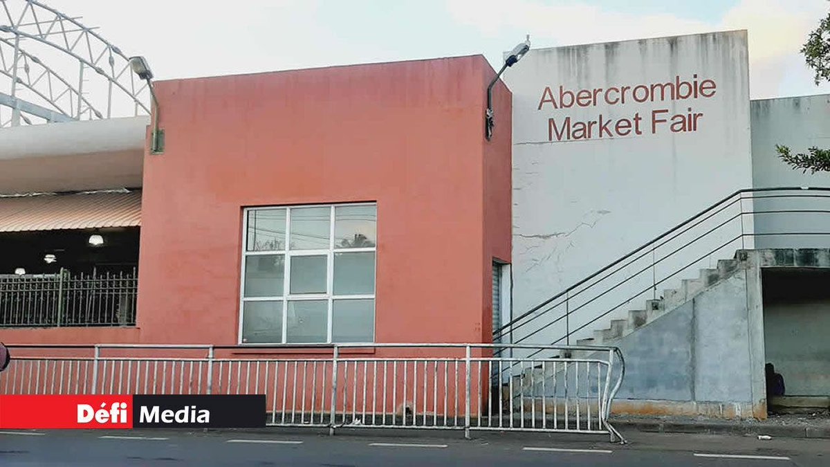 defimediainfo's tweet image. Abercrombie : un policier agressé au couteau dlvr.it/TMFzs4 #Abercrombie #Policier