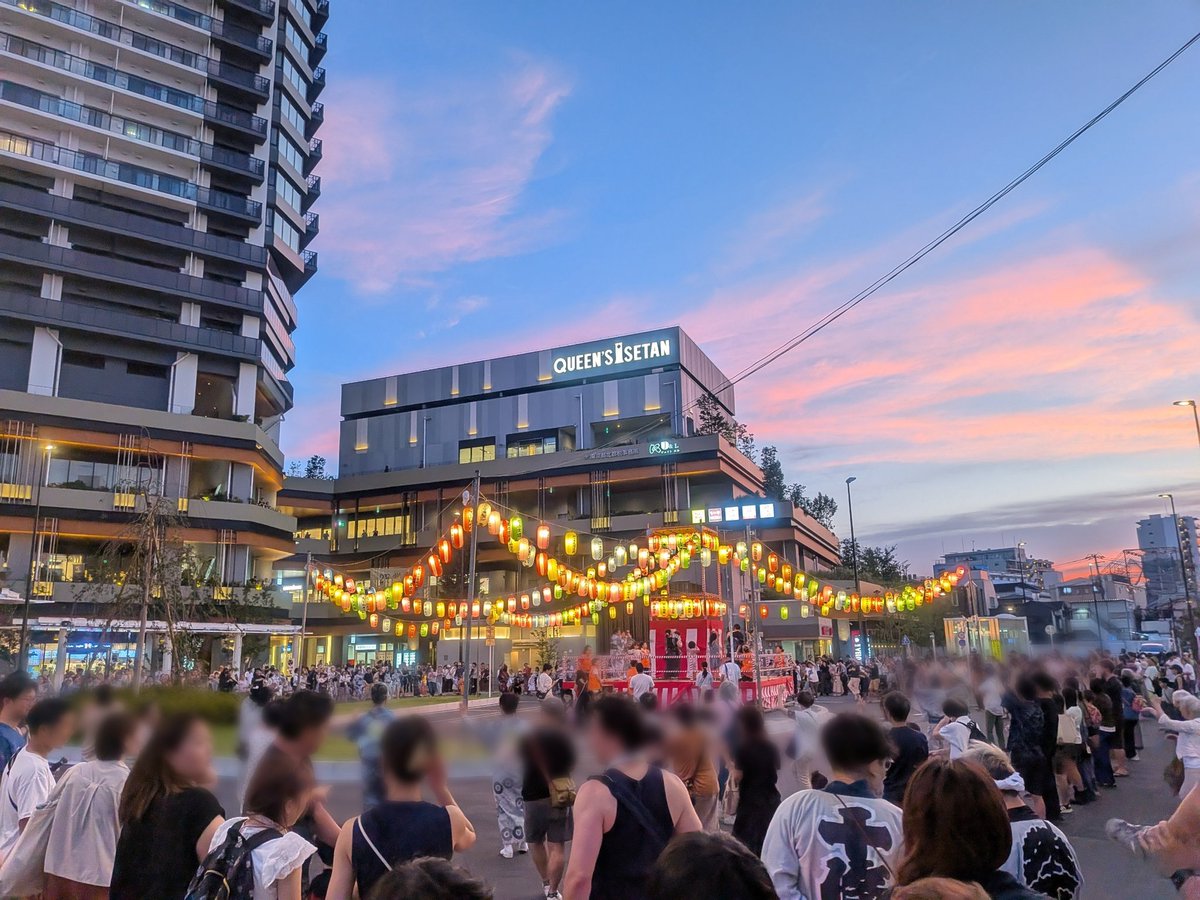 「十条駅前盆踊り」が、6年ぶりに開催されました！今日は8月1日(金)〜3日(日)の3日間の中日✨多くの方が久しぶりの夏の風物詩を楽しまれています✨やまだ加奈子区長もご来場！運営にあたられている役員の皆さま、いつもありがとうございます✨
