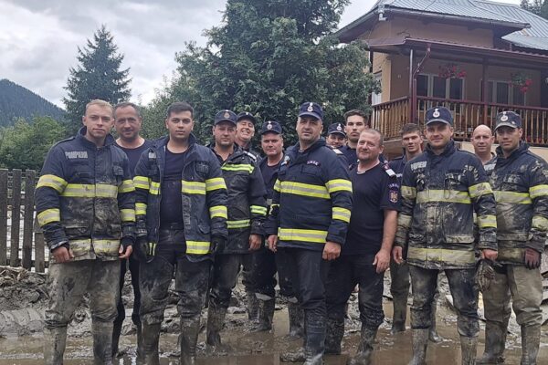 brave_romania's tweet image. The true heroes who have been fighting the disaster for a week
#UnityIsStrength