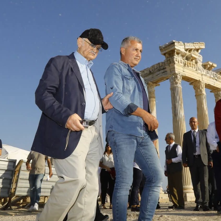 ÇEKÜL Vakfı ve Tarihi Kentler Birliği kurucu Başkanı Prof. Metin Sözen'in vefatını üzüntüyle öğrendim. Metin Sözen Hocamız,
 yeri doldurulamayacak çok büyük bir değerdi. Hocamıza Allah'tan rahmet, ailesi, ÇEKÜL Vakfı ve Tarihi Kentler Birliği'ne başsağlığı diliyorum. <a href="/cekulvakfi/">ÇEKÜL Vakfı</a>