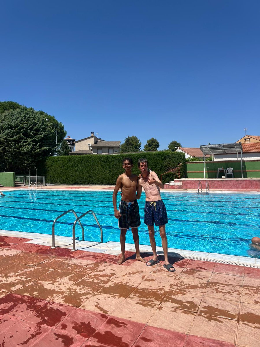 🏊🏼‍♀️☀️Como las buenas costumbres no hay que perderlas… volvemos a la piscina de Marugan.
Pasamos el día con los compañeros y monitores al fresquito del 💦 y, como no, que no falte 🍻🥖🍌🍦
#verano2025 #diversidad