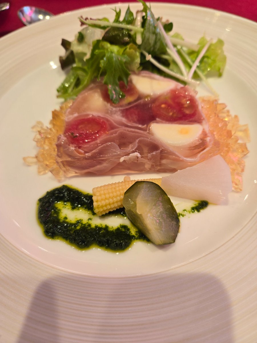 🌟夏ネイル🌞
今日は久々ネイルサロンへ。青い水辺のネイルにトライ🏖️お慕いしている方が、海で泳ぐ事が好きと仰ってたので、そのイメージです。

その後、大好きなフレンチ🇫🇷でランチしました🍴羊肉のナバラン、臭みも無く蕩けて、めっさ美味💜お魚大好きやけど、夏バテ防止にはお肉が効きます😃💕