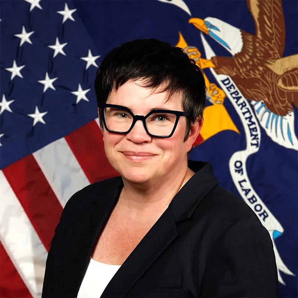 Who stands with Erika McEntarfer against Trump?

Please raise your hand ✋
