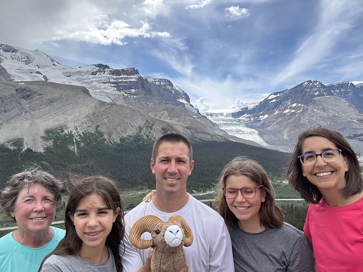 CoachChiv's tweet image. So grateful for time with family and being able to experience God’s beautiful creation together. #GlacierNationalPark #CanadianRockies