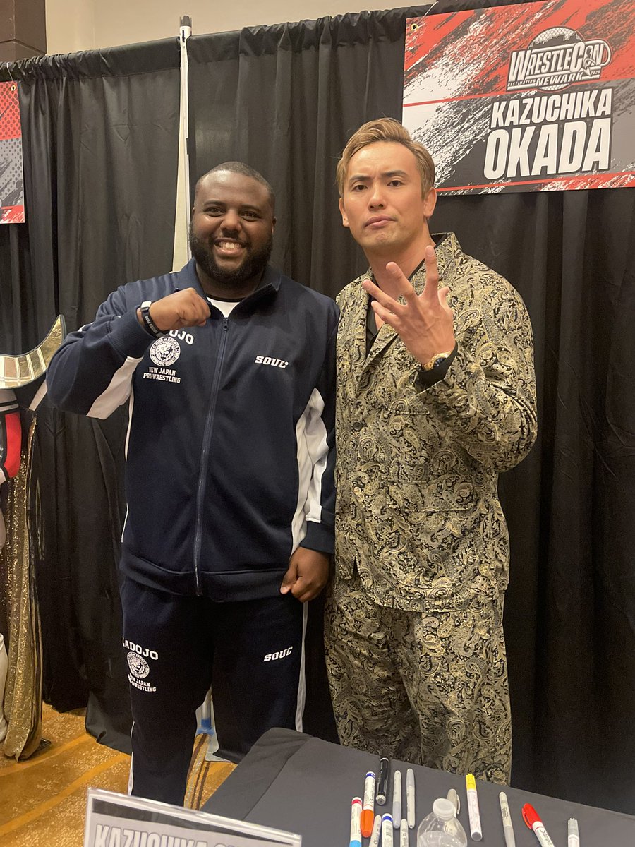 KazuTheRonin's tweet image. im standing next to Okada………… yeah idk anymore what is LIFE….. #WrestleCon #SoulSports #SoulSports1989