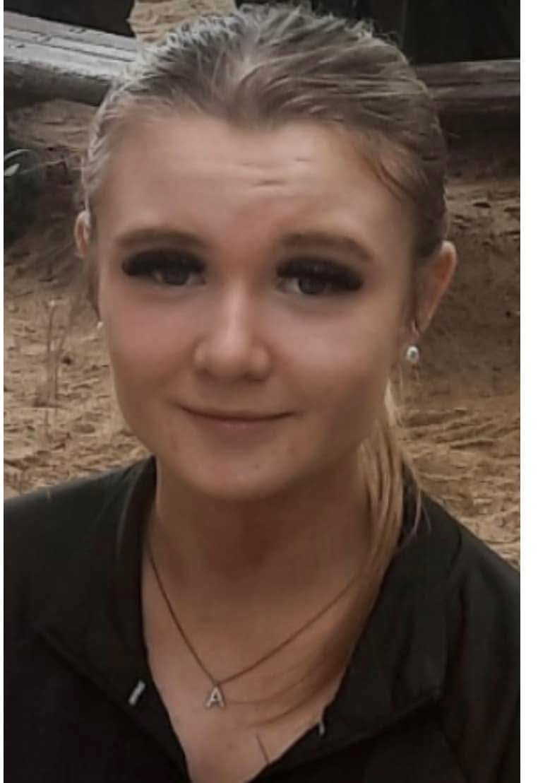 BoyneNews's tweet photo. Gardaí are seeking the public's assistance in tracing the whereabouts of 17 year old Abbey O'Brien who is missing from Bray, Co. Wicklow since the evening of Friday 1st August, 
2025. 

Abbey was last seen on Friday 1st August, 2025 at approximately 7.15pm on Newcourt Road, Bray. https://t.co/cUZ9iwt1sv
