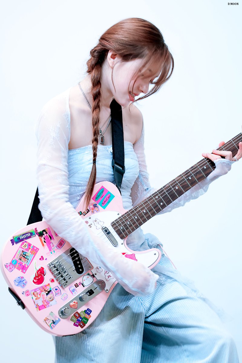 250725 FAN SIGN         
락스타 샤샤  🎸

#FIFTYFIFTY #CHANELLE #CHANELLEMOON #피프티피프티 #문샤넬