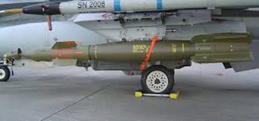 rubyjane_kjn's tweet photo. I want to stress that this MK-82 bombs with the Serial No. 22002788 and Serial No. 22002794 manufactured in January 2023 is aerial shot by Thailand F-16 warplane using Israel guidance system. 

Where is this precise and powerful bomb drop at? A pagoda in Cambodia. 

A Buddhist country that advocate for peace using advanced military weapon to destroy a sacred site. 

RELEASE CAPTURED CAMBODIAN SOLDIERS 
#JusticeForCambodia
#FreeCambodianSoldiers