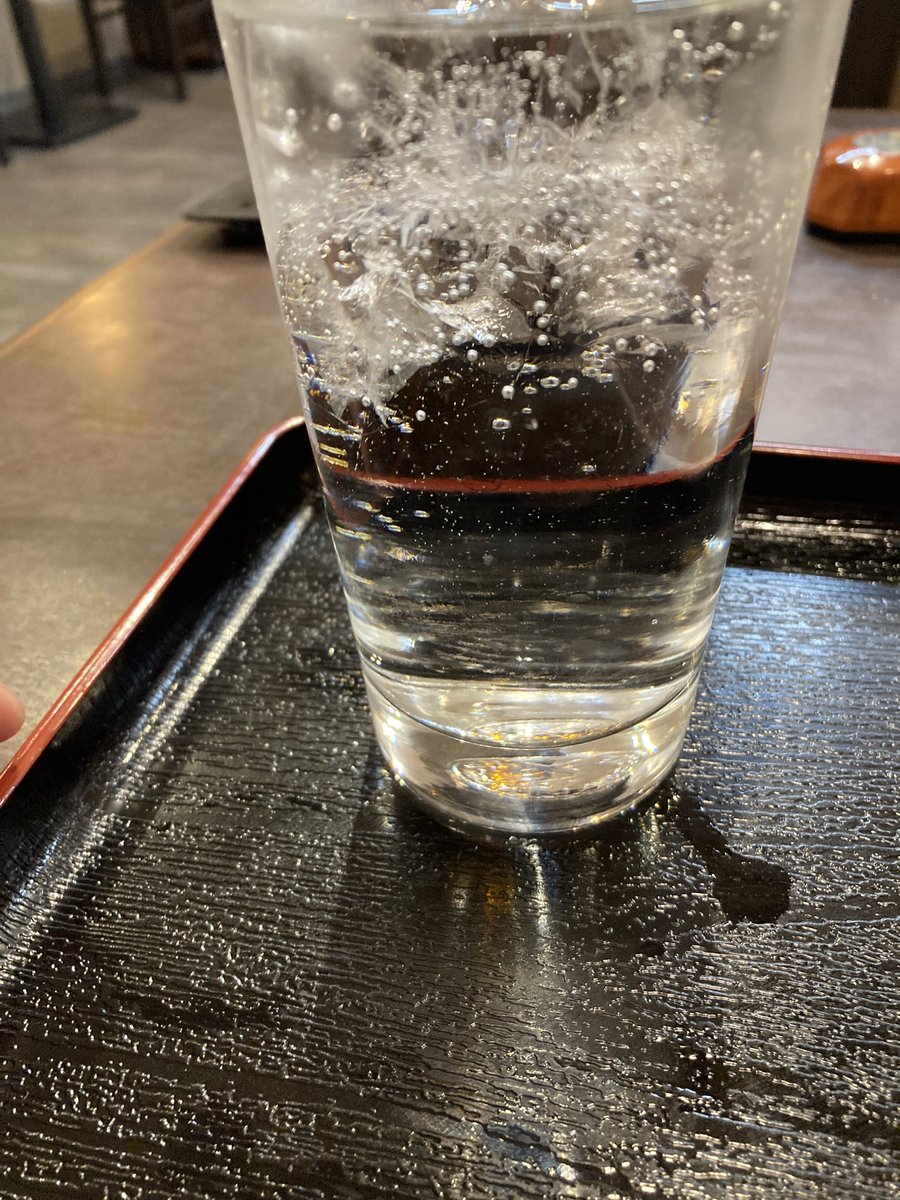 清水海斗(漫画原作) (@kaito13go) on Twitter photo 近所の中華料理屋でいいちこのソーダ割を頼んだら信じられないぐらい濃いのが出てきた。今日は俺を帰す気はないらしい。 近所の中華料理屋でいいちこのソーダ割を頼んだら信じられないぐらい濃いのが出てきた。今日は俺を帰す気はないらしい。