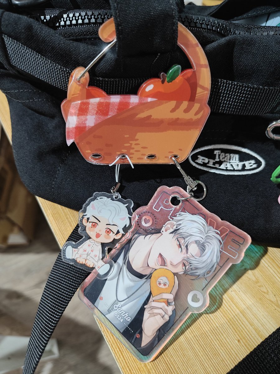 I swear there's a reason why i bought the apple basket instead of the cats 😅 <a href="/charlenesketch/">charlenesketch.bsky.social</a> 

ft. <a href="/nyaaloarts/">Nyaalo 🐾DM FOR COMMISSIONS</a> (pajama eunho)