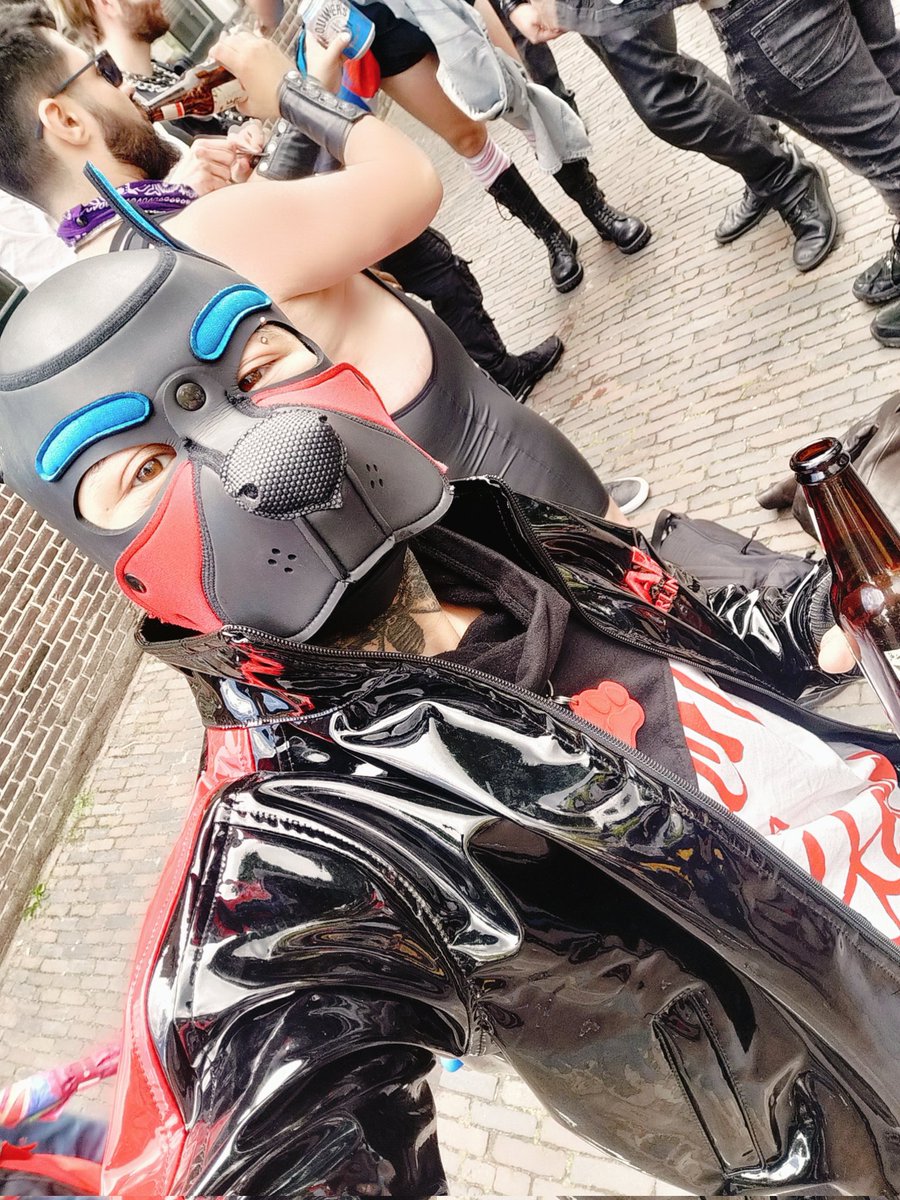 #amsterdampride day 2!!!!! Who's gonna pet this pup 👀