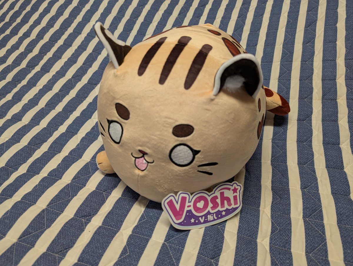 Thank you <a href="/KiranaYonome/">Kirana🥥💰</a> and <a href="/VirtualOshi/">V-Oshi | V-推し| 🩷💜 🩵 @ OffkaiExpo</a> for the lovely plush mascot!  He is super comfy (AND BIG) and the sticker went straight onto my PC!