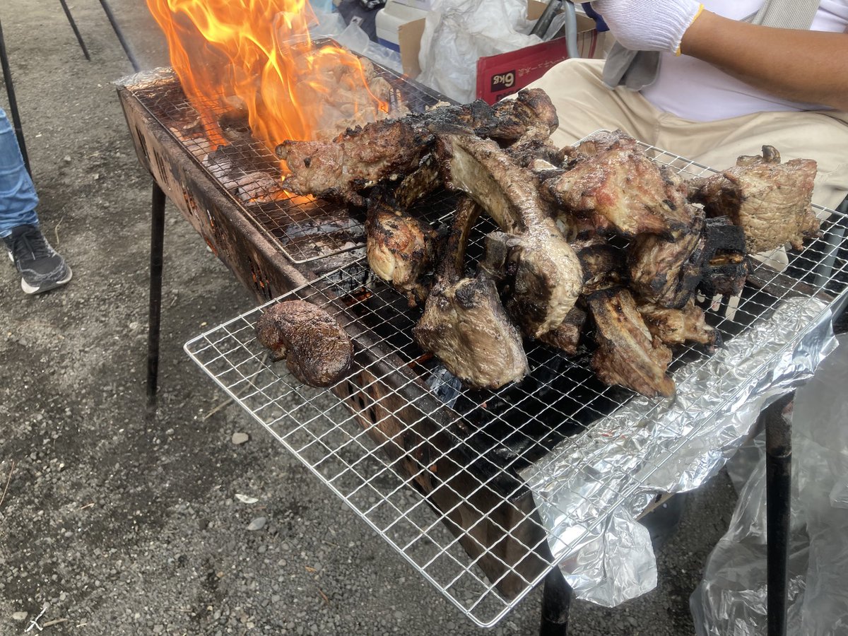最高の夏にしようぜ🍺
漫画でしか見たことがない丸焼きみたいなヤツを生まれて初めて見ました。
楽しかったー！