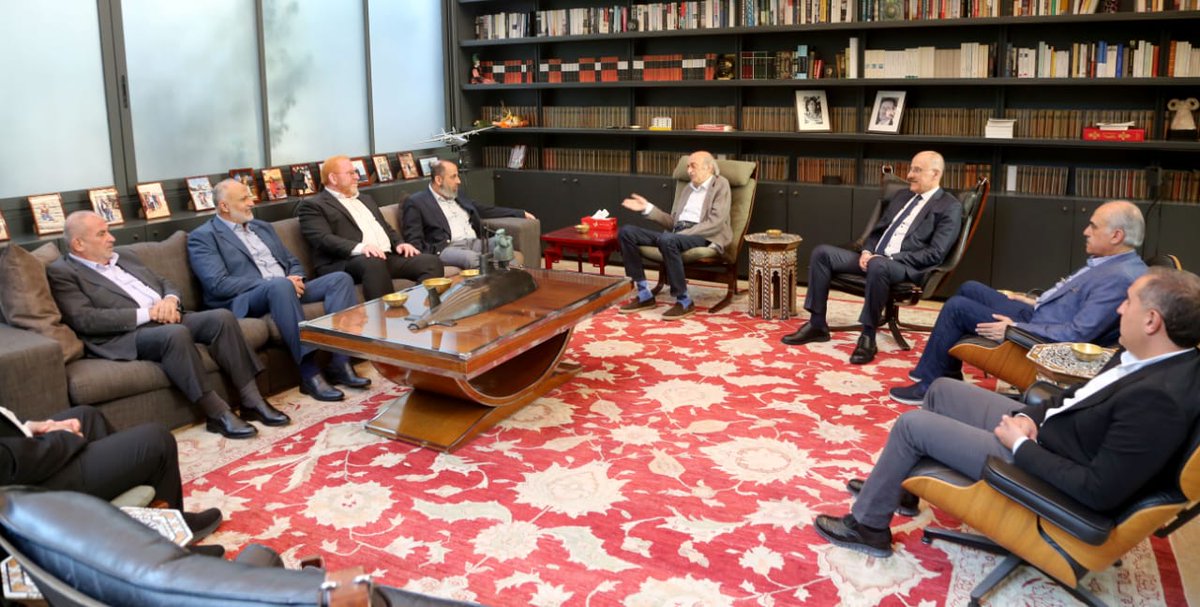 الجماعة الإسلامية تلتقي وليد جنبلاط 

زار وفد من الجماعة الإسلامية في لبنان برئاسة أمين عام الجماعة الشيخ محمد طقوش، وحضور رئىيس المكتب السياسي الأستاذ علي أبو ياسين، وأعضاء المكتب: الشيخ أحمد فواز، الحاج عمر سراج، والمهندس أسامة ابو مراد، الرئيس السابق للحزب التقدمي الاشتراكي،