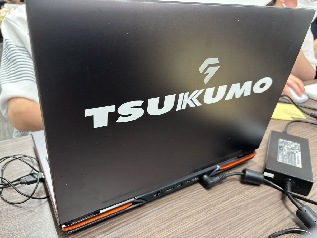 #UE5ぷちコン ゲームジャム東京会場、開催中です！  チームごとに協力しながらゲーム制作を進めています✨ 

今回もノートPCはTSUKUMOさんからレンタルさせていいただきました！
いつもありがとうございます！