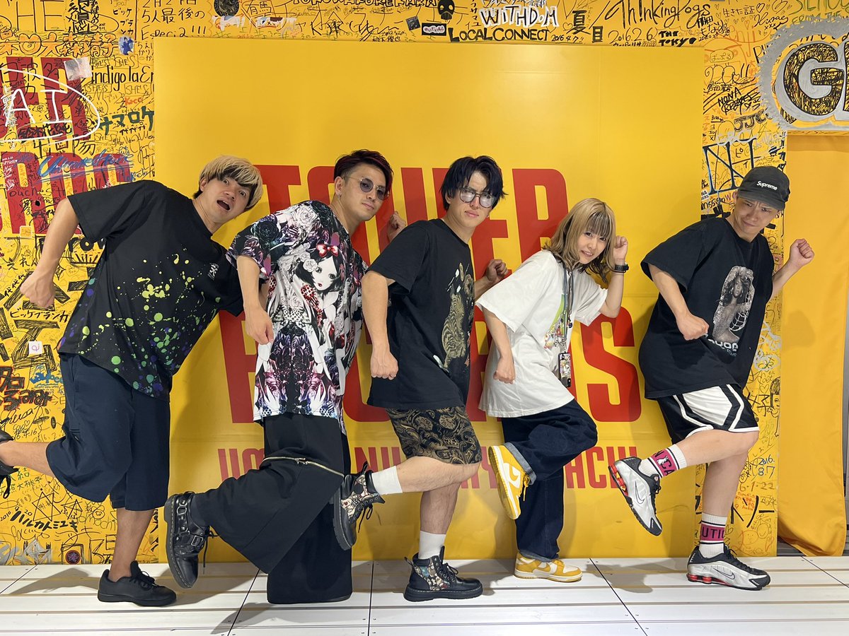 【 #アイスクリームネバーグラウンド 】

本日は『MAKING THE GROUND』リリース記念イベントにお越しいただき、ありがとうございました✨️

ライブハウスのような盛り上がりで
急遽アンコールまでしていただきました🎤

みなさままたのご来店お待ちしております🤝

#NU茶屋イベント