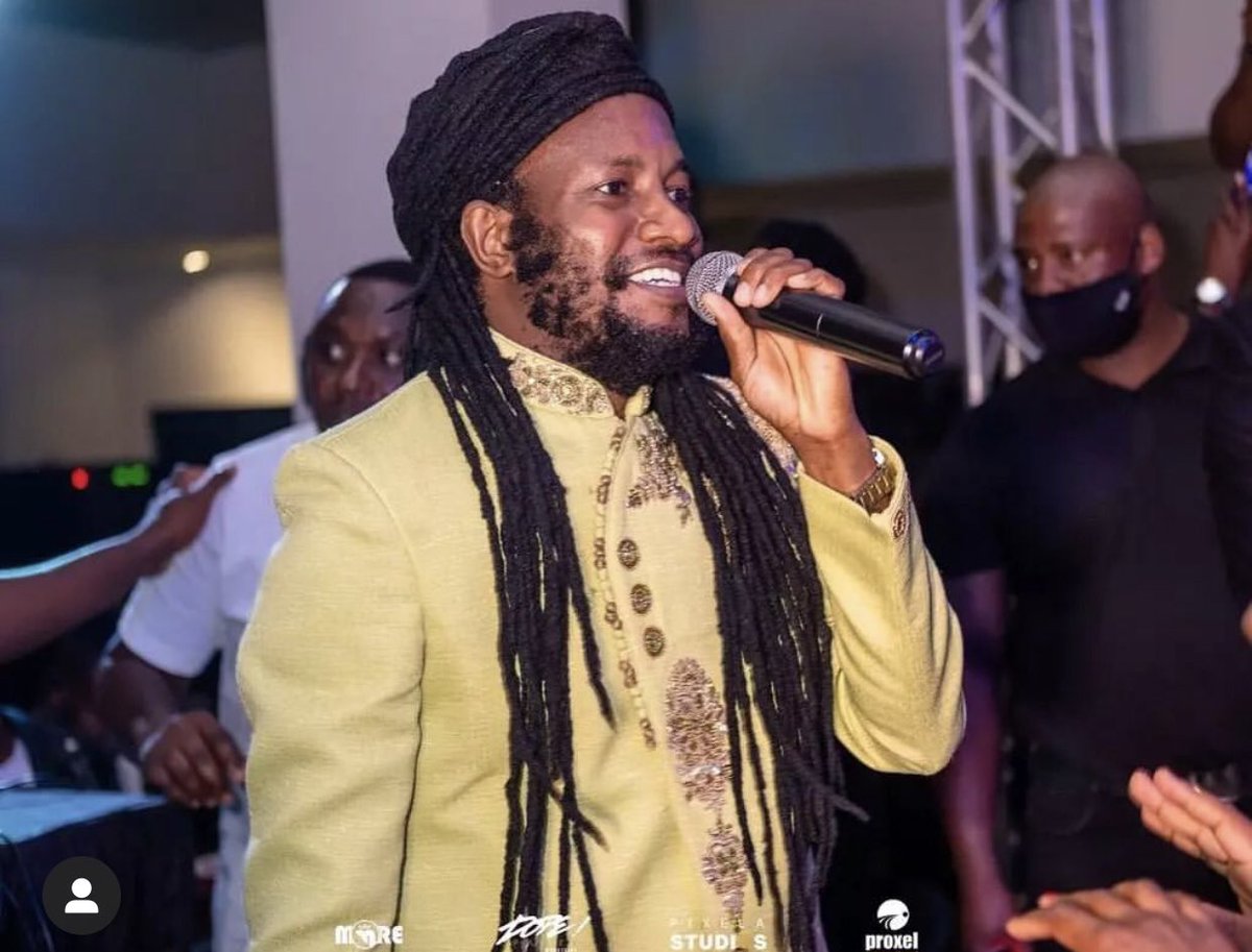 This clown 🤡 received £5,000 from ZIMFEST and is supposed to give back to the community at least £2,000, just like Killer T is doing in Mbare