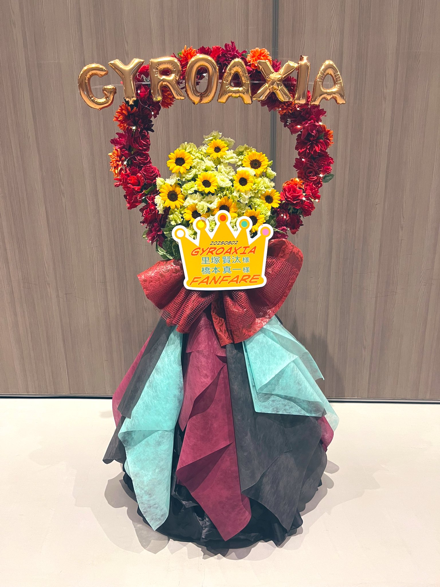 早い者勝ち❗手作り額付アクリル画　原画「花より団子ニャンコ、花を観る」 毎月発売される「にゃんスリーマグ」。 6月の柄をご紹介✨ 6月は