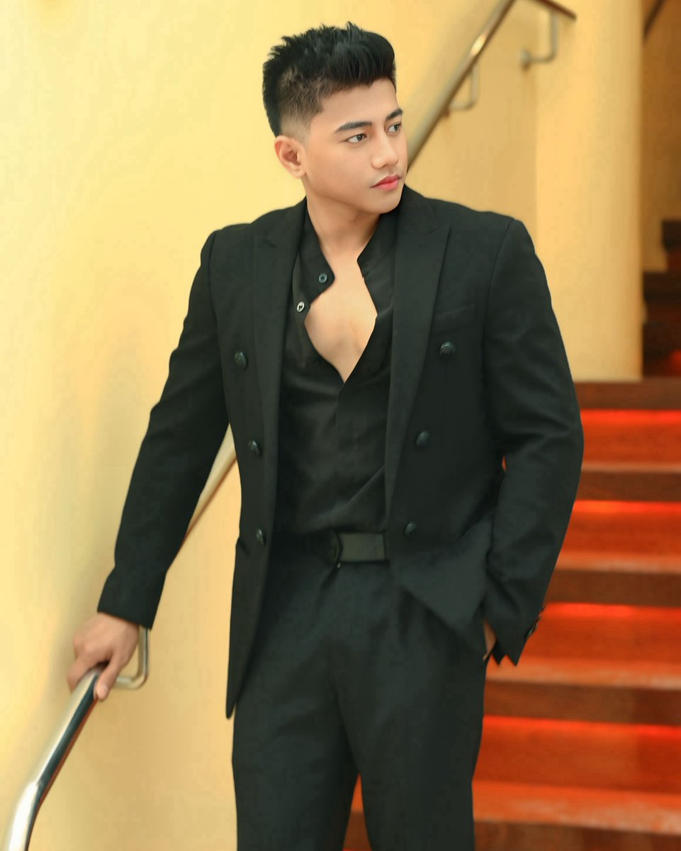 Aaronmarkromeo's tweet photo. Dressed to impress, destined to stand out.

Vrix At GMA Gala
#VrixGallanoAtGMAGala
@TeamVrix
@ItsVrixGallano https://t.co/apiCHLmdyo