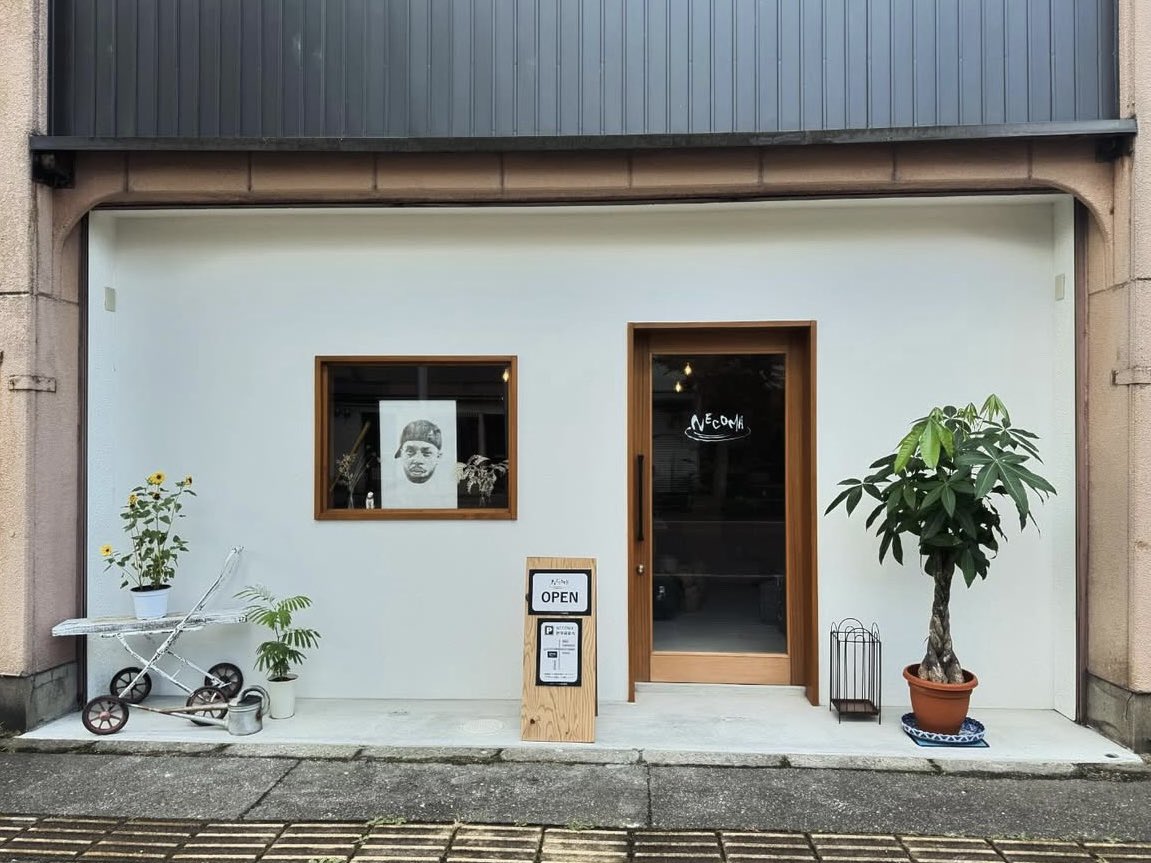 Sanga_Records's tweet photo. 8/9(土)に新発田市の古道具とレコードのお店、NECOMAでDJさせて頂きます。

JAZZやHip Hopをメインに約1時間レコードをかけさせて頂きます。是非、お店に遊びに来て下さい。

2025/08/09 sat
start 14:00
at NECOMA
Entrance : free
DJ : Yojiro Ando

NECOMA : 新潟県新発田市西園町1-2-28 https://t.co/TqlmSbyGPc