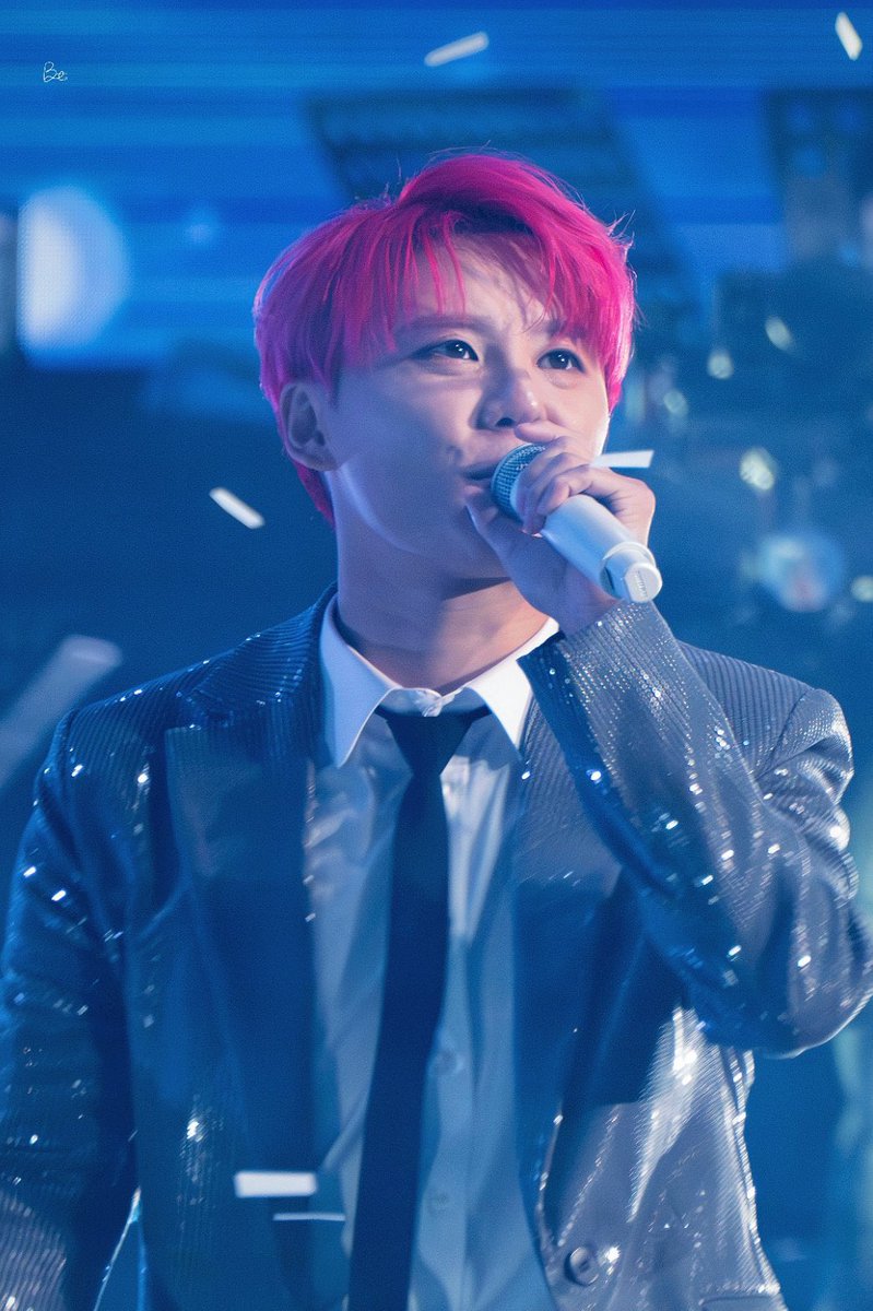 준수 눈에 별 있어용