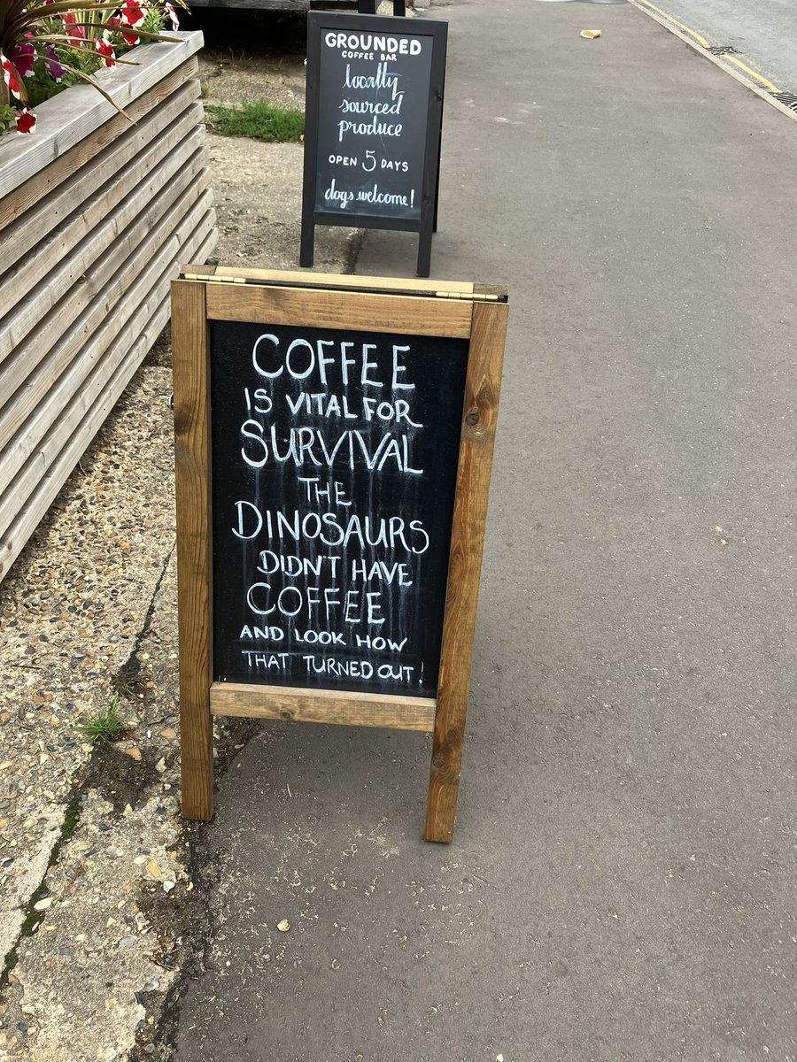 Goede bodem voor vanmiddag in voorbereiding. Startend met koffie, want zeg nu zelf.. “who wants to become a dinosaur” 

#nacontour #nacpraat  #💛🖤 #gameday #overseas