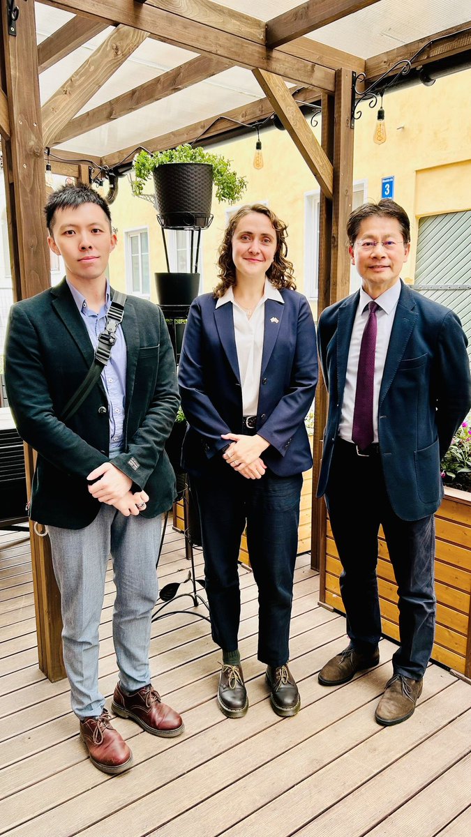 Taiwan_Latvia's tweet photo. Ambassador Lee recently had lunch with #Ms. Dana Duda, a researcher at the #Latvian Institute of International Affairs (#LIIA). They exchanged views on the bilateral relations between Taiwan and Latvia and explored ways to further enhance collaboration in culture, academia, and higher education.
Ms. Duda, who studied in Taiwan, has a deep understanding of the country. Ambassador Lee expressed his gratitude for her contribution of an in-depth article analyzing the current state of bilateral ties, which was included in the newly published book titled “#Not Important Enough to Neglect: Taiwan in the Diplomacy of Northern and Central Europe,” a joint project between the Taipei Mission and LIIA.
Dana is committed to continuing her efforts to promote mutual understanding and strengthen relations between the two countries.
李憲章大使日前與#拉脫維亞國際關係研究所研究員#Ms. Dana Duda餐敘,針對台拉關係及進一步深化兩國文化、學術及高等教育的合作與交流等議題深入交換意見。
Dana曾在台灣深造,非常了解及熱愛台灣。李大使對她撰寫一篇深入分析台灣與拉脫維亞雙邊關係的專論表示感謝,這篇文章收錄在由本處與LIIA合作出版的新書《重要性不容忽視:台灣在北歐和中歐外交中的角色》之中。Dana表示將繼續努力促進台拉兩國相互理解與友好關係。